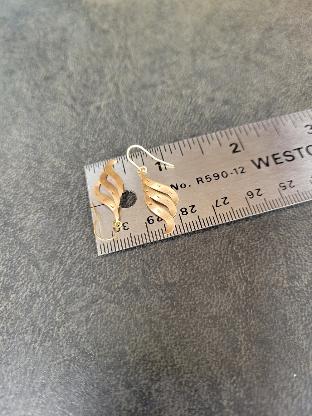 14kt Swirl Gold Dangle Womens EARRINGS Read Discription 0.7 Grams - Picture 9 of 14